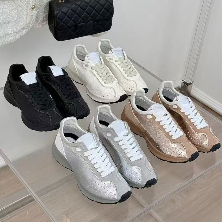 Chaussure de marche durable pour femme inspirée du designer avec attrait rétrospectif moderne de la marque « Camellia » disponible en plusieurs t