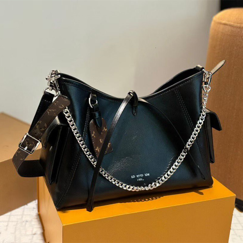 2026 New Model designer bag Large Capacity High-End Fashion tote bag Versatile Shoulder Tote Underarm Black Warrior Commuting Crossbody Women's