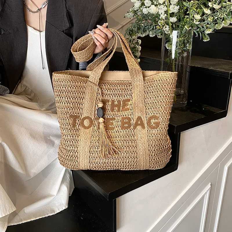 Straw woven womens new versatile large capacity commuting tote fashionable and stylish vacation bag X260728