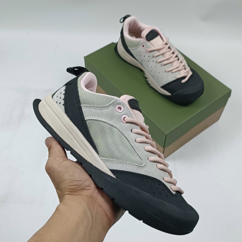 Des designers expérimentés de haute qualité ont conçu ces chaussures de randonnée en daim fabriquées à la main pour hommes et femmes. Elles sont
