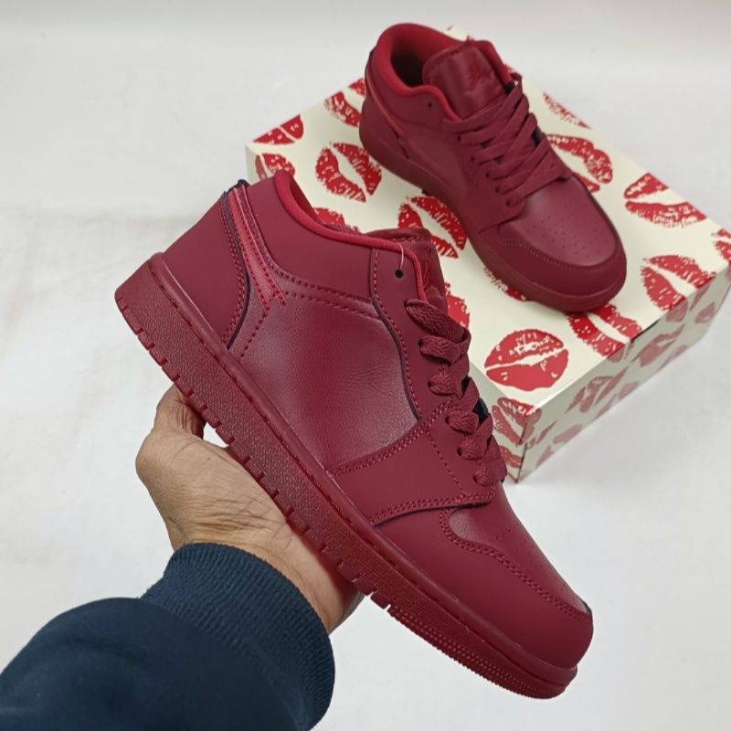 Chaussures de sport de haute qualité faites à la main, conçues par des designers expérimentés. Tige en cuir avec matériaux de haute qualité Semel