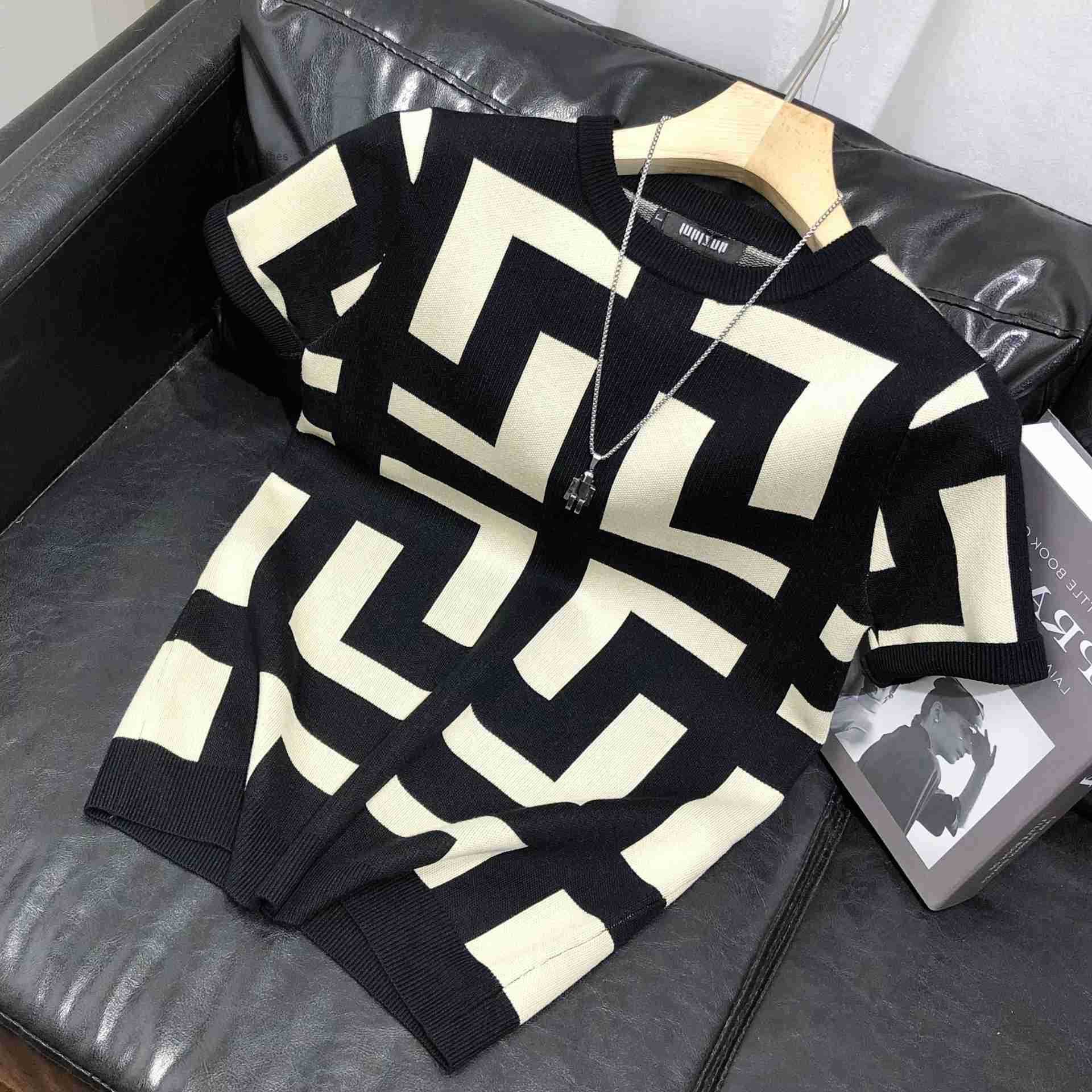 Luxury Brand Designer Clothes Spring And Autumn Geometric Pattern Base Shirt Mens Slim Fit Casual Trendy Brand Short Sleeve Knitted Top Summer T-Shi