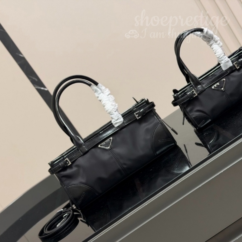 Sacs de créateurs élégants et légers, sacs fourre-tout en nylon cousus à la main de haute qualité, les derniers sacs à bandoulière polyvalents po