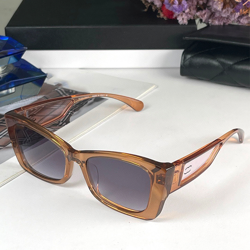 Designer rectangular sunglasses 5430 Fashionable womens retro butterfly tortoiseshell frame Mens summer outdoor protective glasses Comes with ded