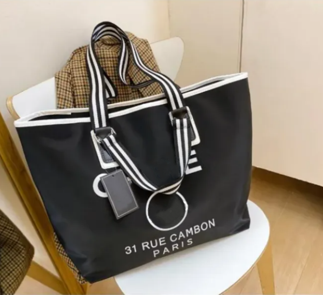 Fashion Luxurys Femmes Sac à main Une épaule Sac à provisions Grandes lettres Design Pratique Célèbre Totes Cross Body Designers Sacs à main pour