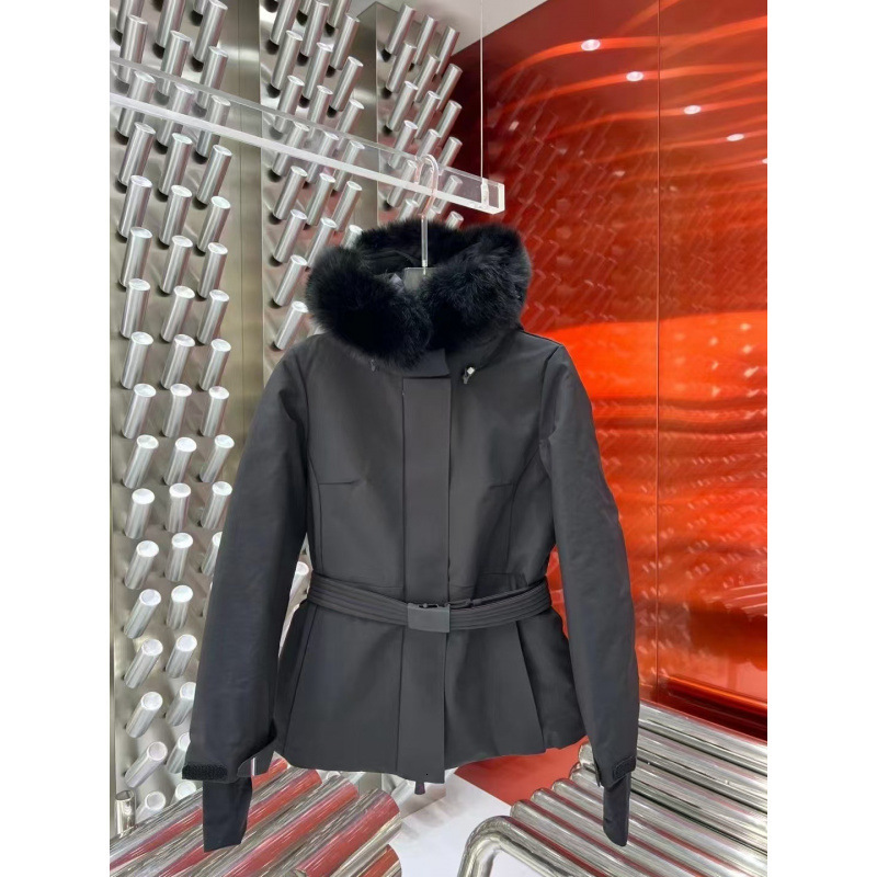 Ski Suit Women Designer Down Jacket Womens Fur Retro Warm Jackets Thickened Classic Short Style Outfit Windbreaker Pocket Outsize Coat B6636