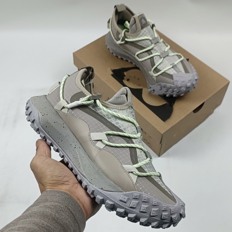 Chaussures de randonnée tout terrain de haute qualité conçues par des designers expérimentés avec une tige en mesh antidérapante et des caractéri