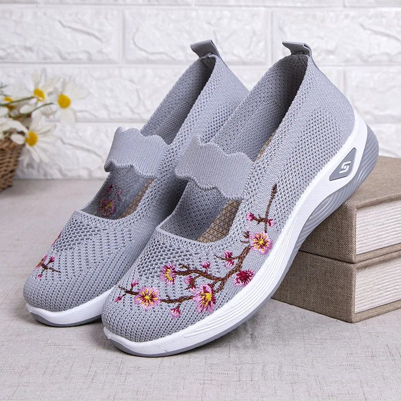 Summer Shallow-mouth Womens Single Shoes Lightweight Breathable Slip-on Flat Shoes 2026 Non-slip Soft-soled Mothers Shoes 260729