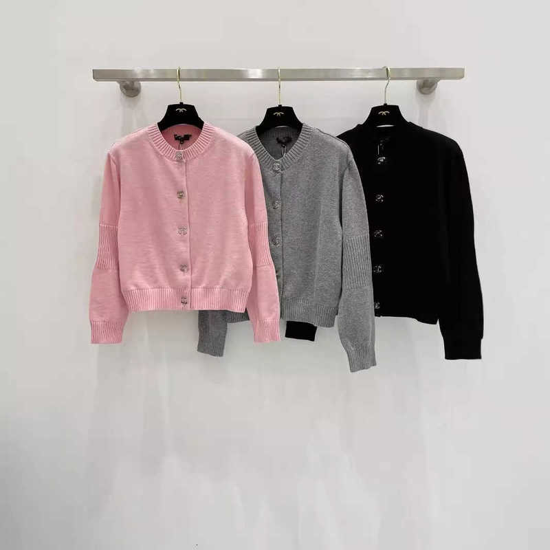 Women's Knits & Tees Designer Haute Couture Early Autumn New Product Classic Round Neck Wool Cardigan with CC Buckle Elastic Slim Fit Slimming