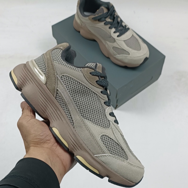 Highquality senior designers create running shoes retro sports shoes breathable mesh upper shoes and comfortable casual walking shoes