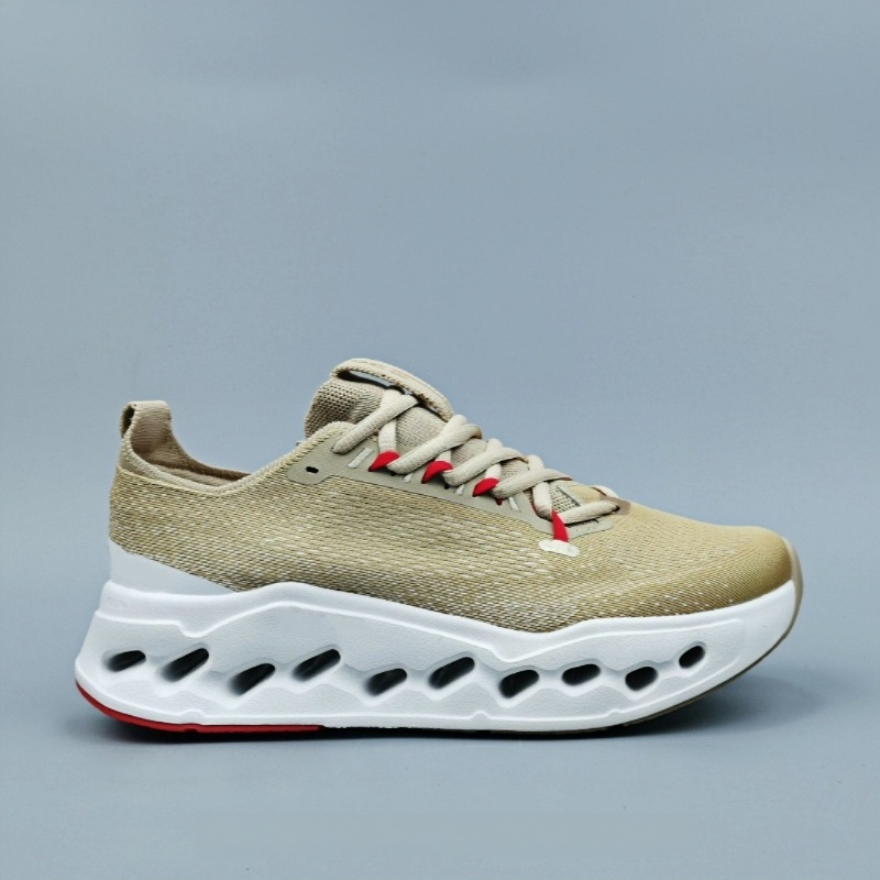 Des designers expérimentés de haute qualité créent des chaussures de course en maille faites à la main pour hommes et femmes avec des propriétés