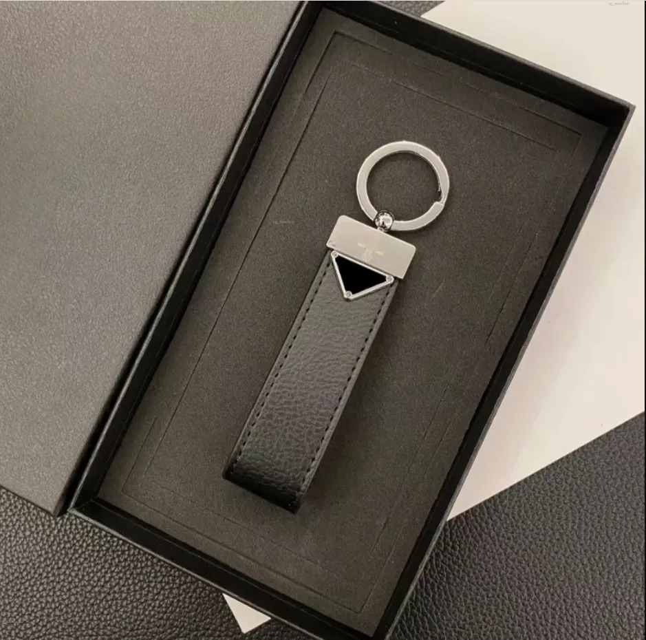 2025 Designer Unisex Black Chain Accessories p Keychains Letter Luxury Pattern Car Keychain Jewelry Gifts Lanyards For Key Bag 01