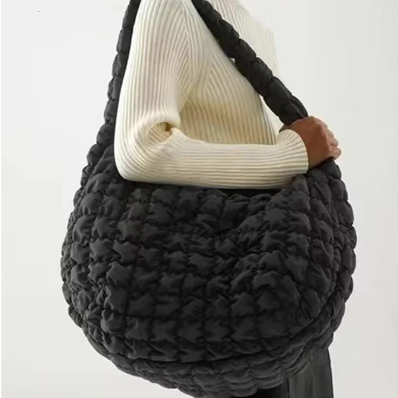 Autumn and Winter Fashion Large Capacity Folded Cloud Bags Lightweight Down Shoulder Bag Lady Messenger Light Weight Travel Bags 260729