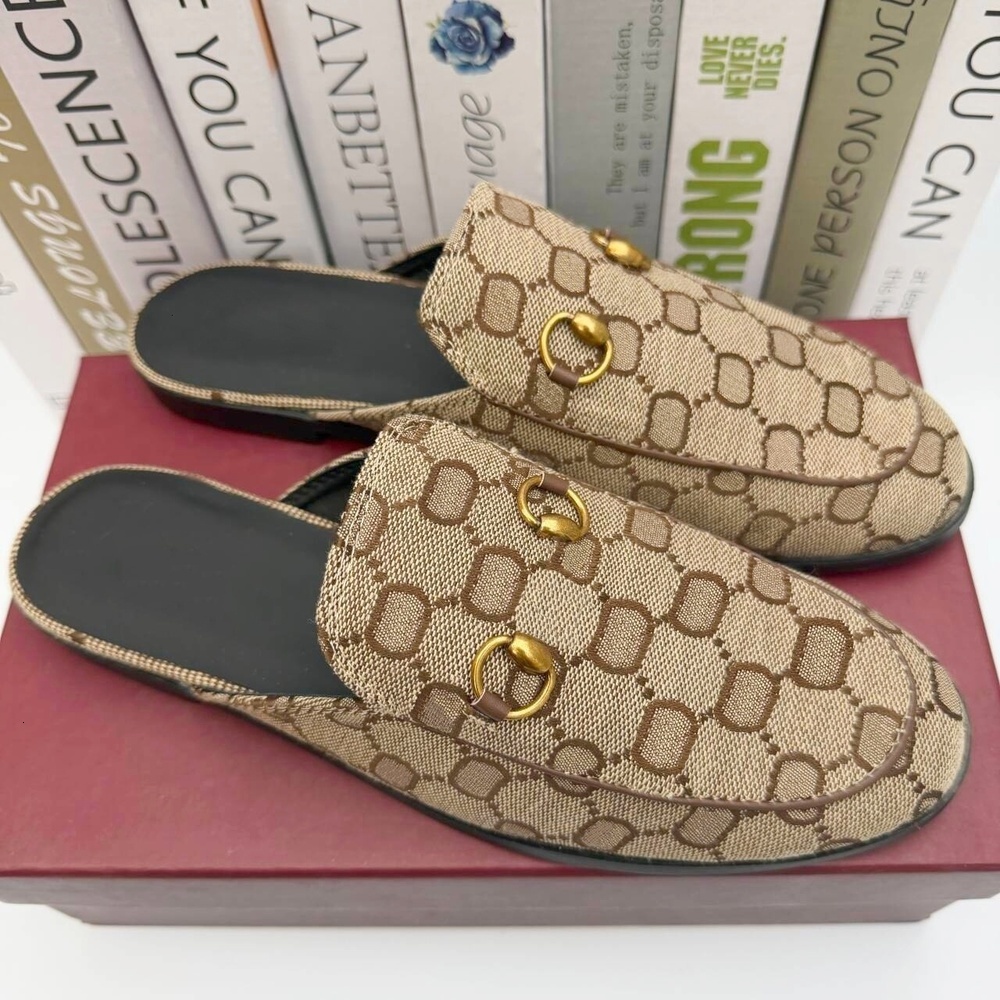 Designer Sandal Slippers Flat Mules for Women Sliders Rhinestone Embellished Horsebit Backless Loafers Non-Slip Casual Slippers Flat-bottomed beach