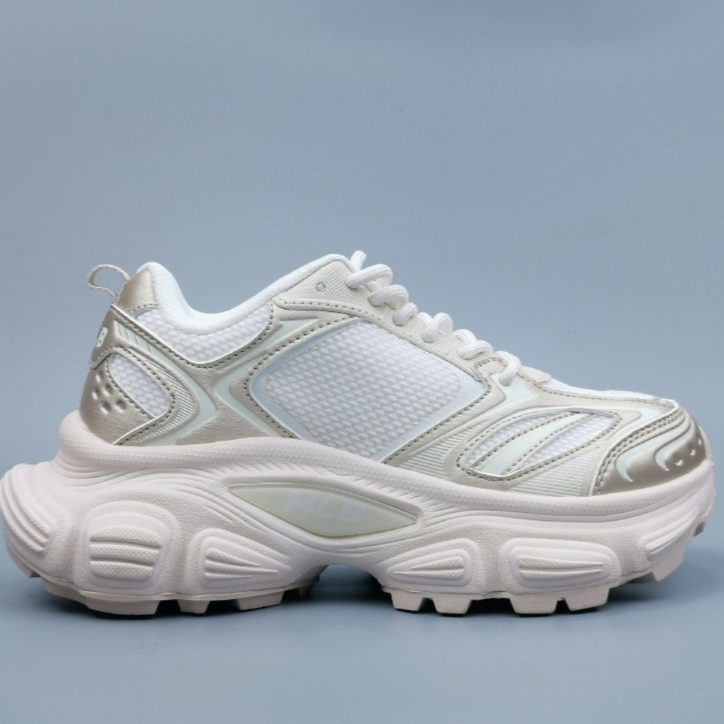 Les designers seniors de haute qualité créent des chaussures épaisses pour femmes, des chaussures à plateforme en maille respirante de haute qual