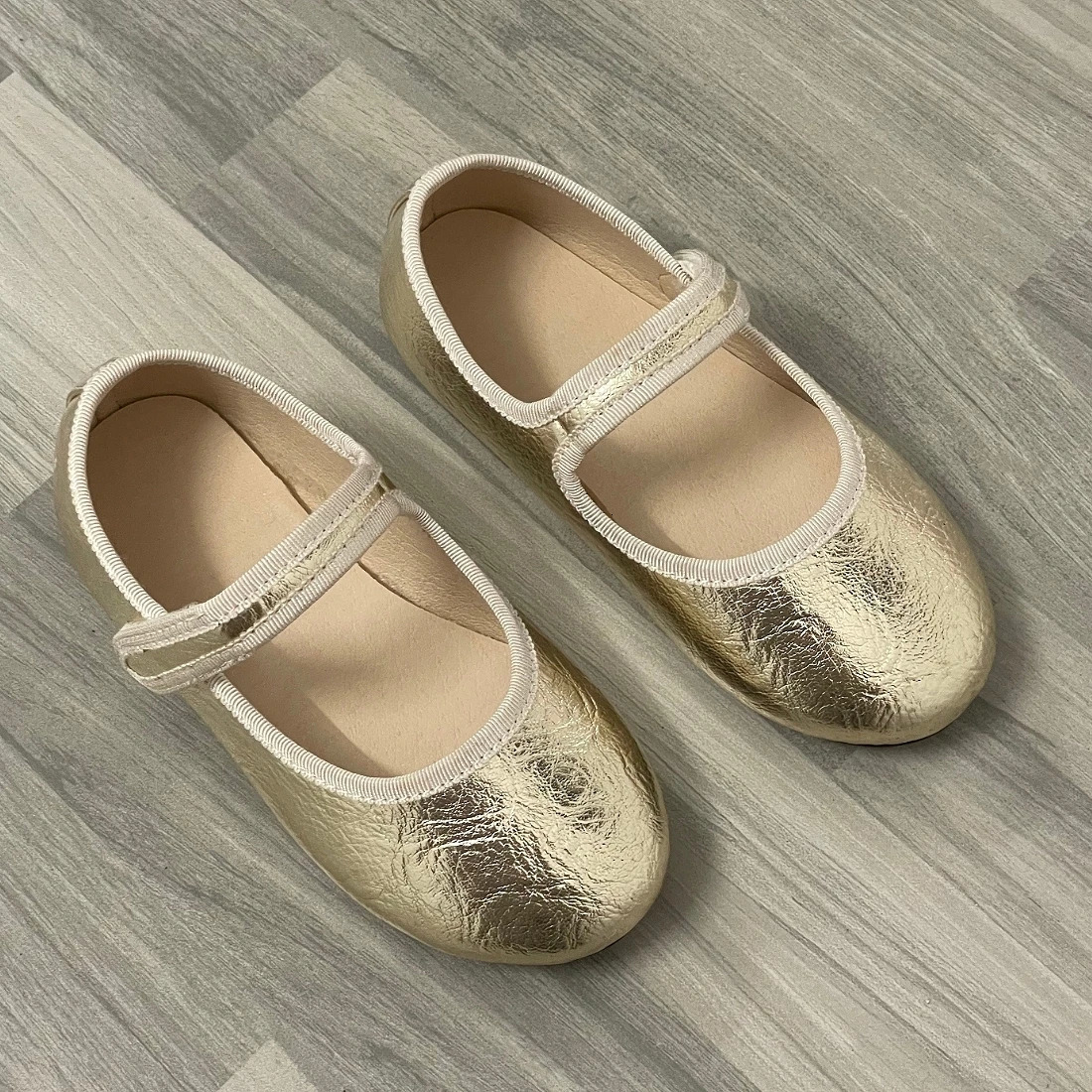 Jinyu Baby Girl Shoes Princess Breathable Sandals Summer PU Leather Mens And Womens Fashion Personality Golden 260730BJ