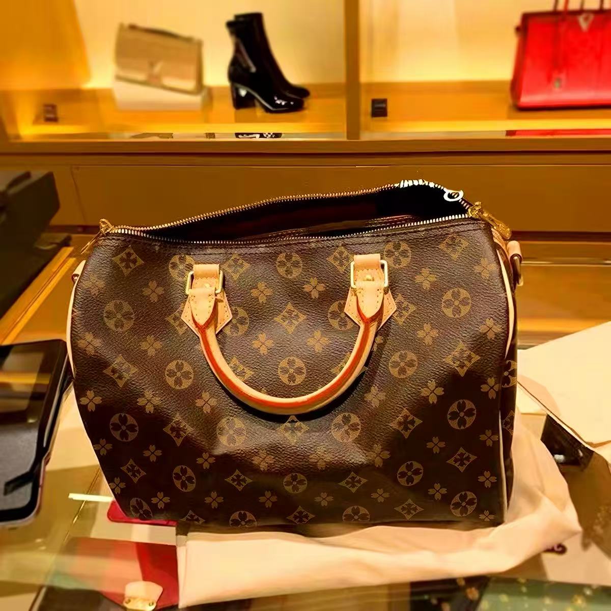 Women 2026 New Leather Retro Print Boston Pillow Bag Multiway Shoulder Crossbody Handbag Casual Travel Bag desinger bag