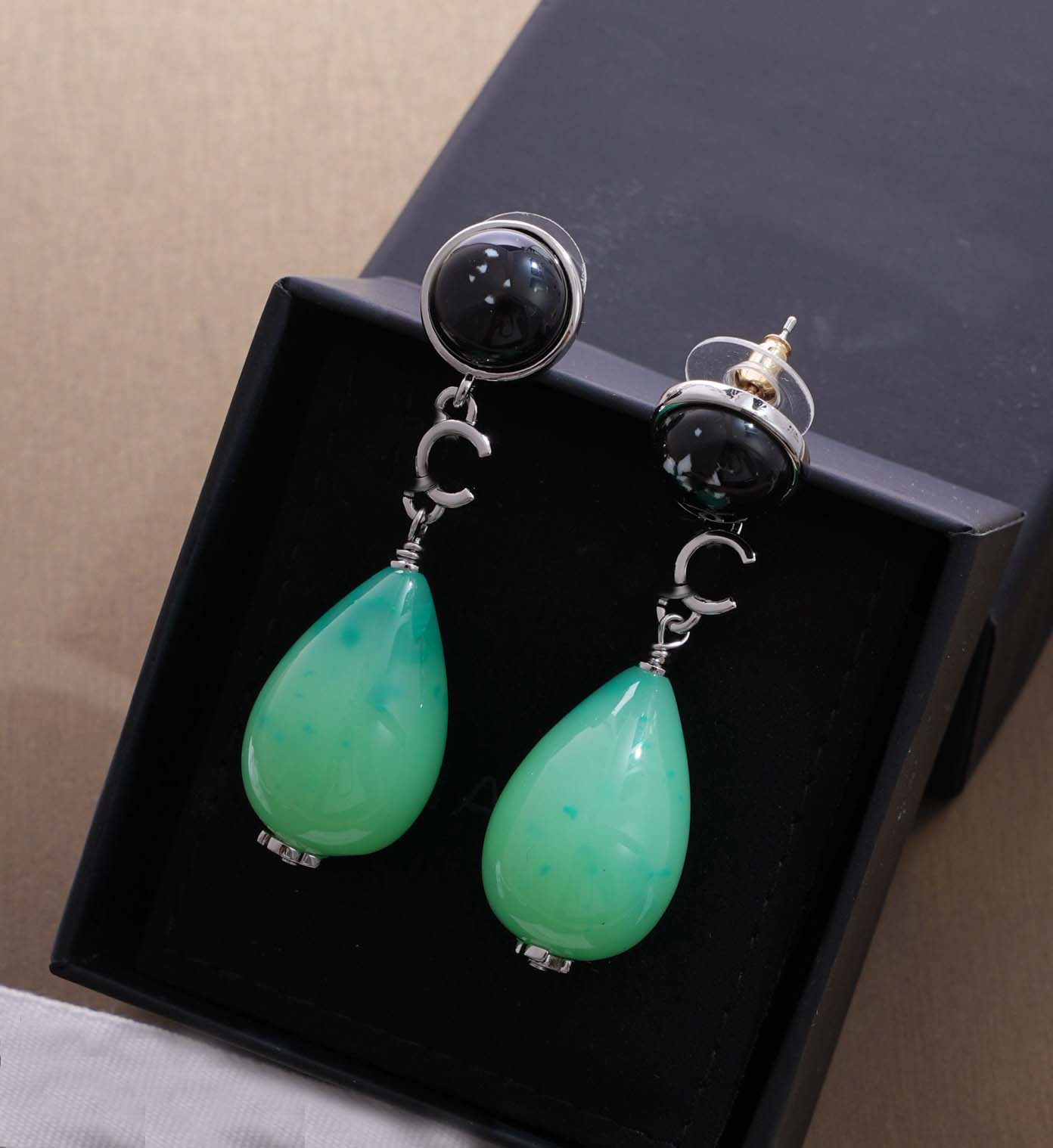 2026 Luxury quality charm drop earring with green beads black color design in two colors plated have stamp box simple design PS6035C