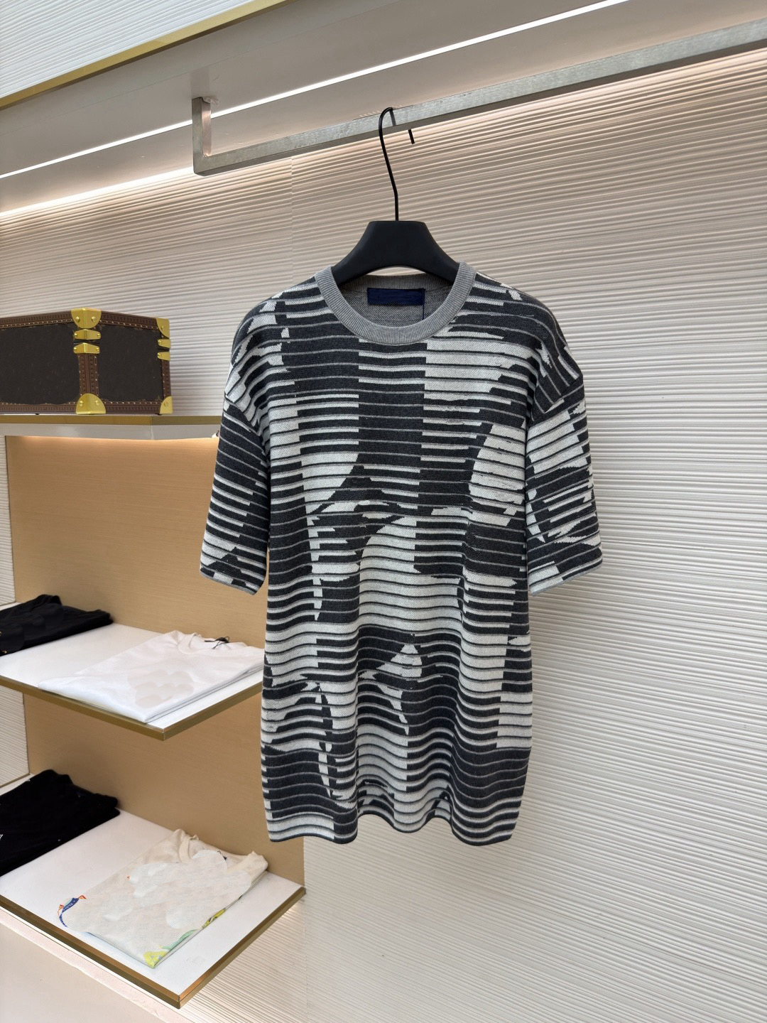 High quality designer men's T-shirt, men's polo shirt, letter jacquard contrasting striped knitted short sleeved shirt, fashionable and ve
