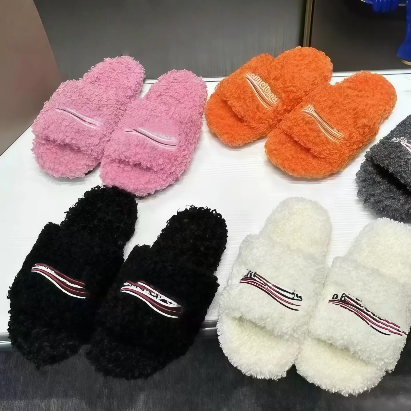Designer Luxury Fur Slides Furry Slippers Mules Fall Winter Homewear Slide Men Women Footwear Paris Comfortable Fuzzy Flip Flop Fluffy Cotton Womens