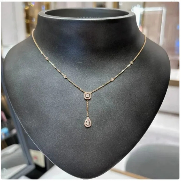 Haute version Designer diamant incrusté amour gouttes rock sucre collier femmes plaqué 18K belle fille tout match personnalité chaîne de clavicul