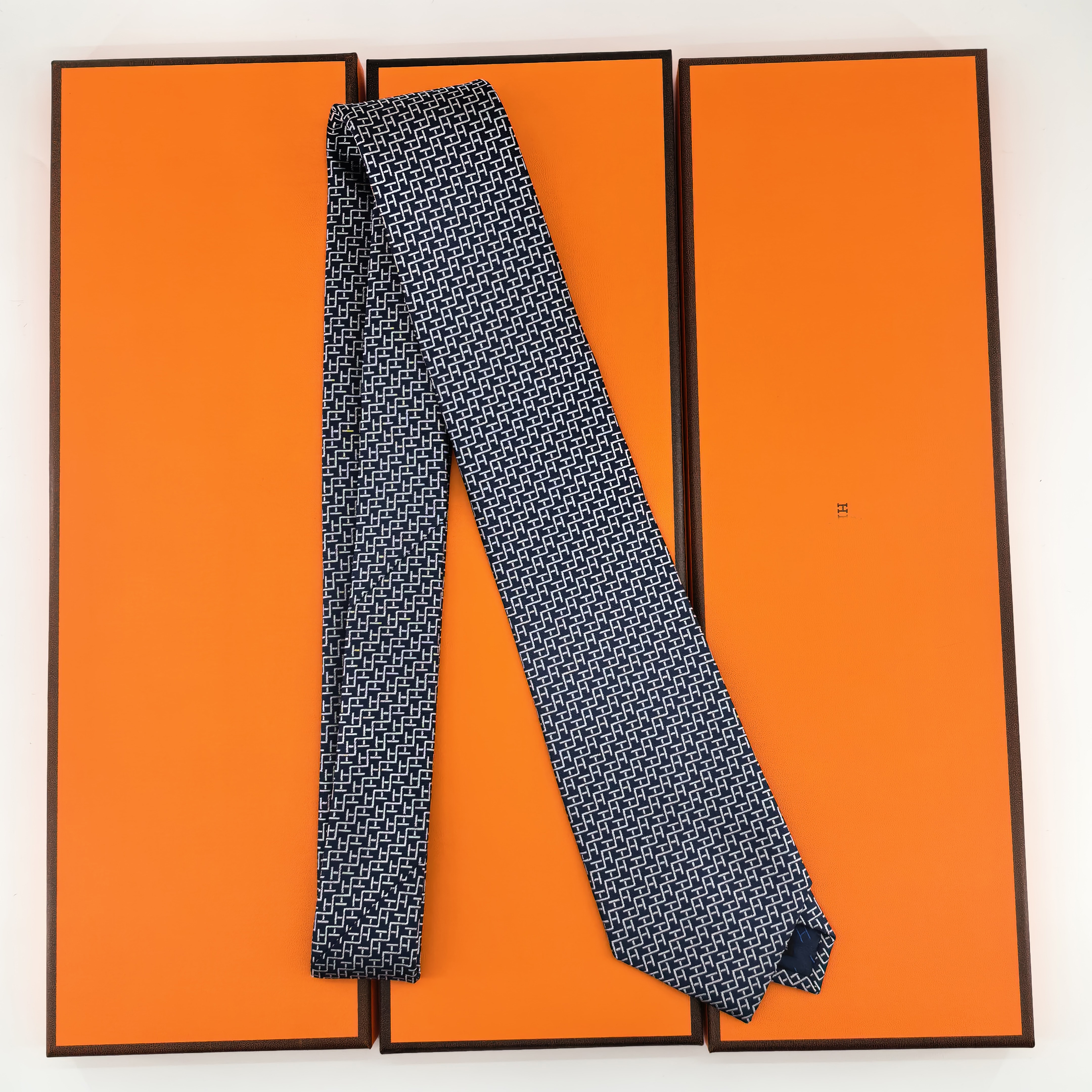 new high-quality, silk ties, luxurious ties, premium men's ties, brand ties, business versatile ties, fashionable designer handcrafted silk tie
