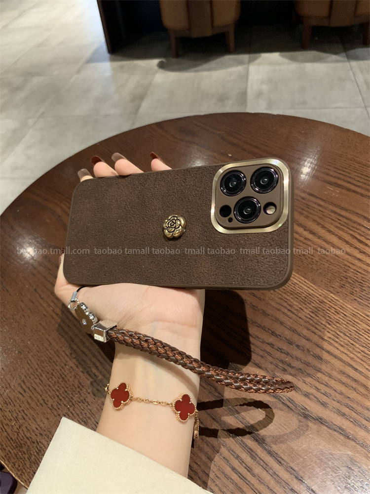 Small fragrance wind golden circle camellia bracelet suitable for apple phone case iphone high-end leather-image-1099923334
