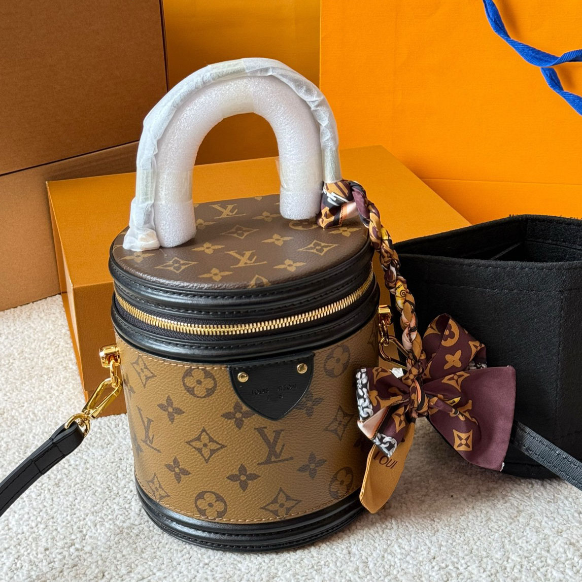 Designer Bags designer Solid Tassel Chain Bags Fast Delivery High-Trendy Luxury Leather Wallets Shoulder Bags Shopper Handbag tote