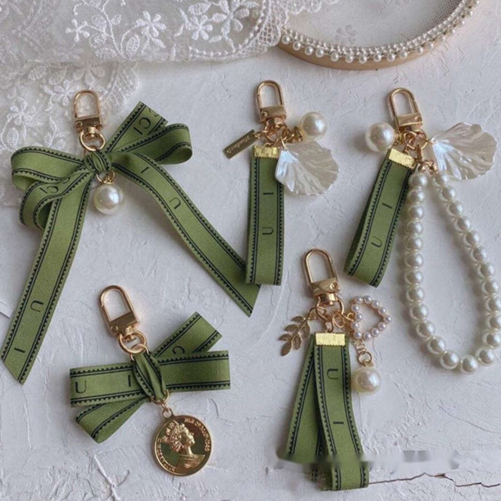 Keychains Lanyards Keychains Lanyards Designer keychain Luxury key chain bag charm female car key ring Pearl charm green ribbon delicate shells GGG