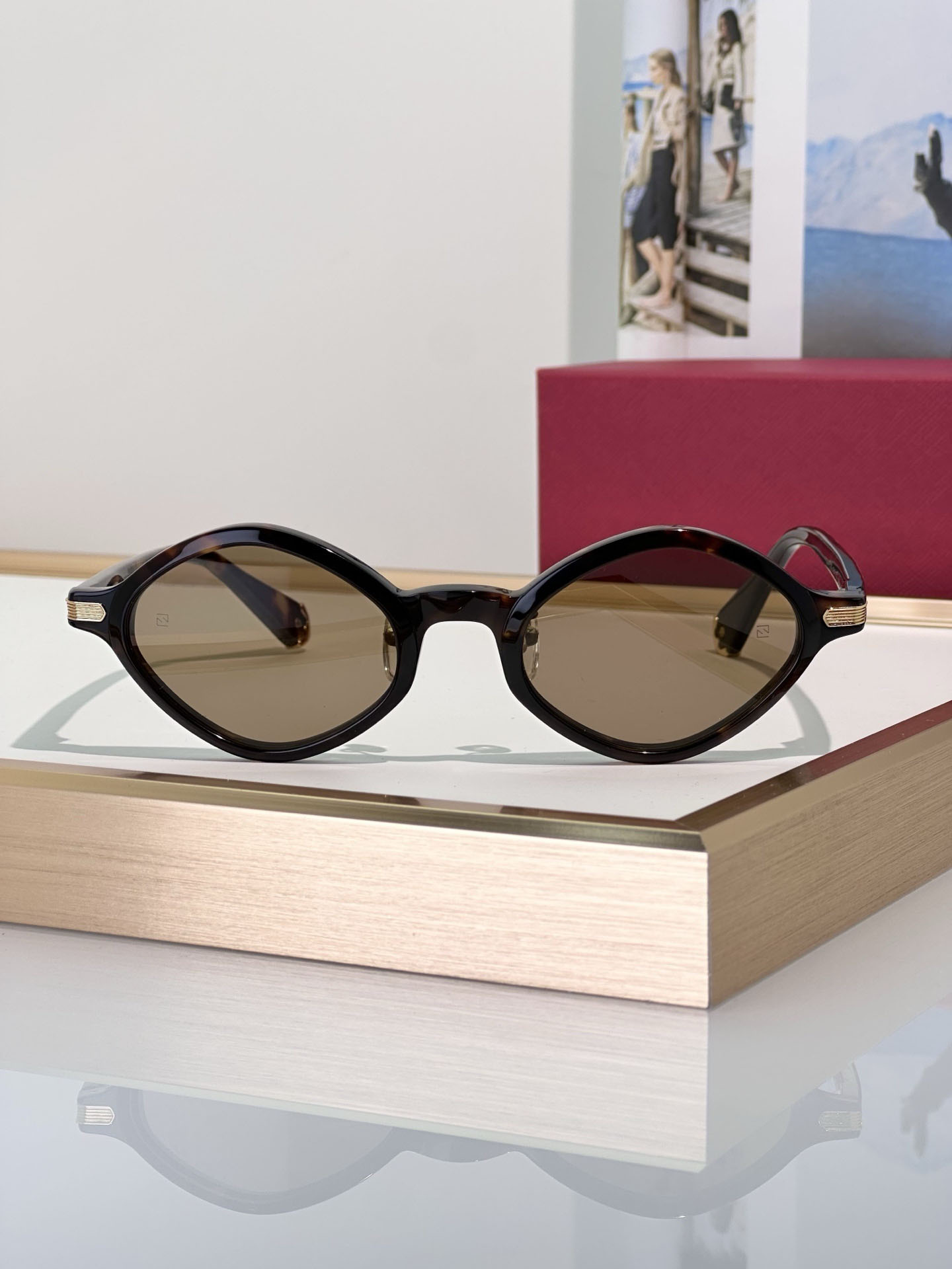 Luxury Designers Womens Sunglasses For Women Men Sun Glasses Mens 0540S Designer Fashion Style Protects Eyes Random Box