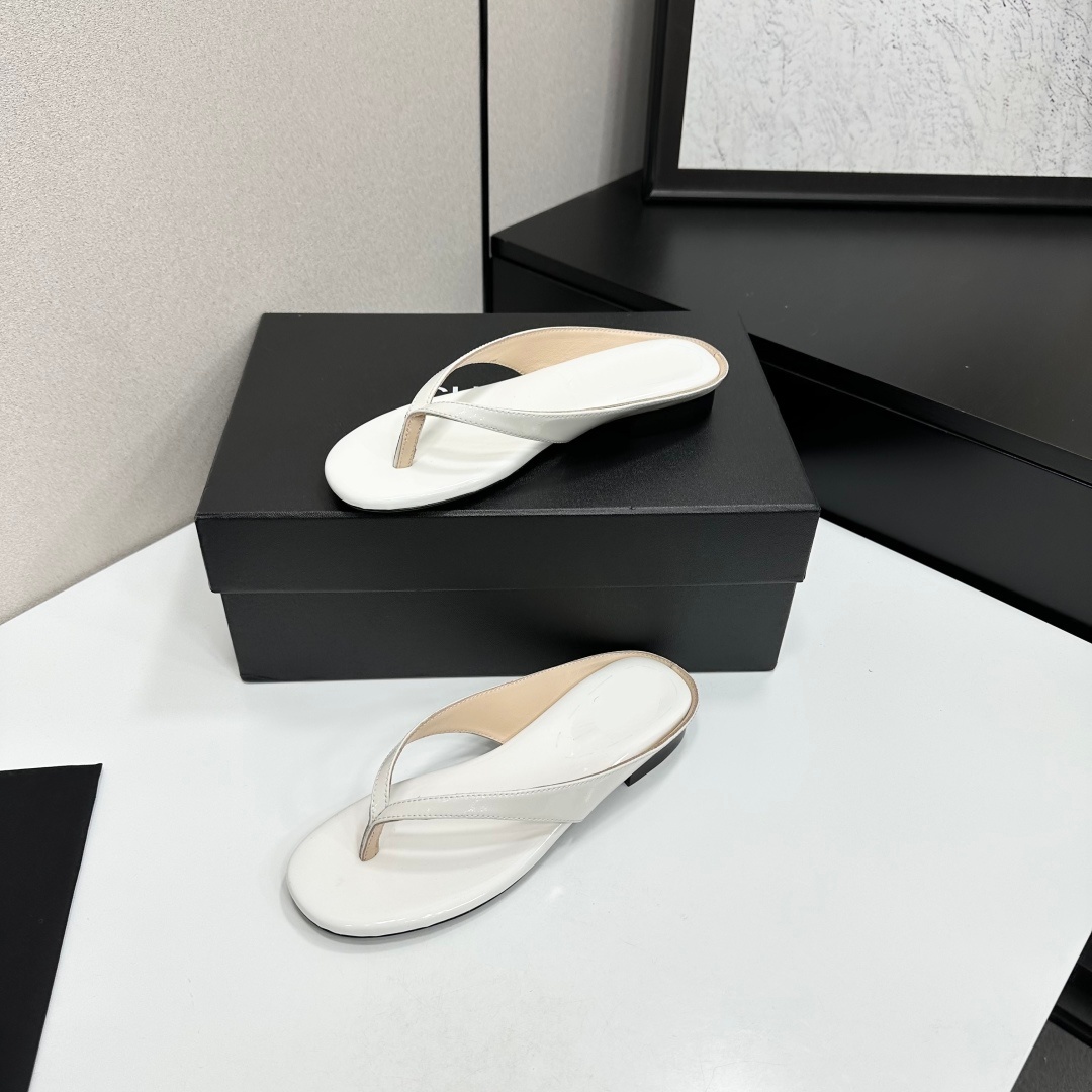 pantoufles de créateurs de mode cusp dames tongs chaussures adaptées au printemps été et automne hôtels plages chaussures en cuir véritable