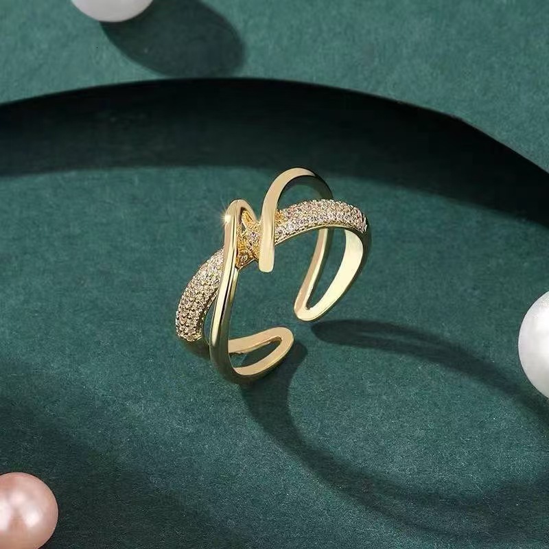 2026 Croix géométrique de la nouvelle marque de luxe entourant le style de bague pour femmes conçu pour les femmes cool et simple en gros disponi
