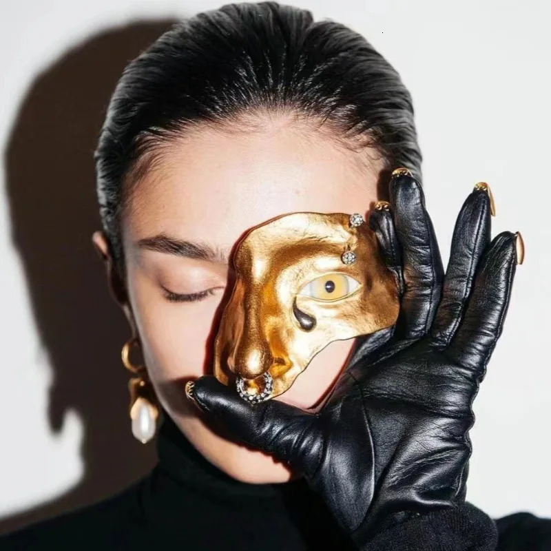 2024 French Gold-Plated Face Brooch Vintage Fashion Suit Skirt Brooch Unisex Mens Womens Jewelry Accessories 260403BJ