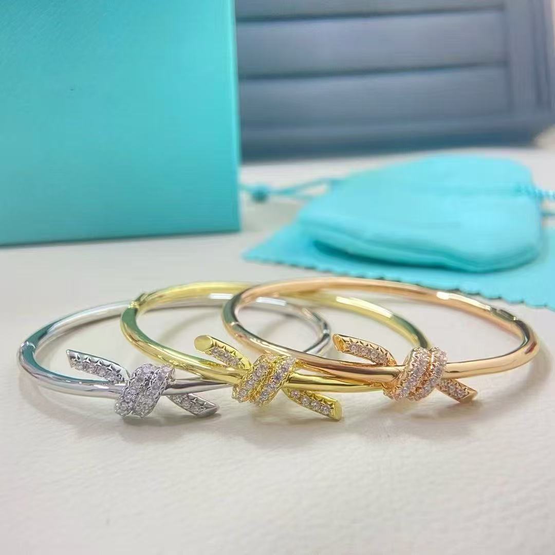 Bangle Ladies' luxury designer brand knot bracelet diamond pendant trendy fashionable jewelry sparkling exquisite elegant and stylish versatile