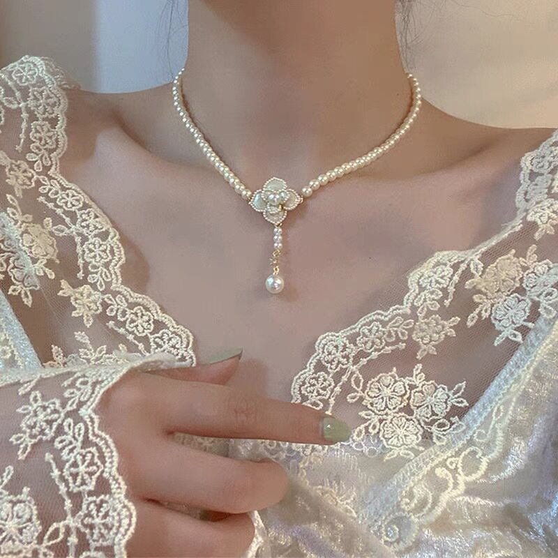 French vintage floral pearl necklace, niche fashion versatile ins-style collarbone chain, light luxury high-end jewelry for women-image-1100460102