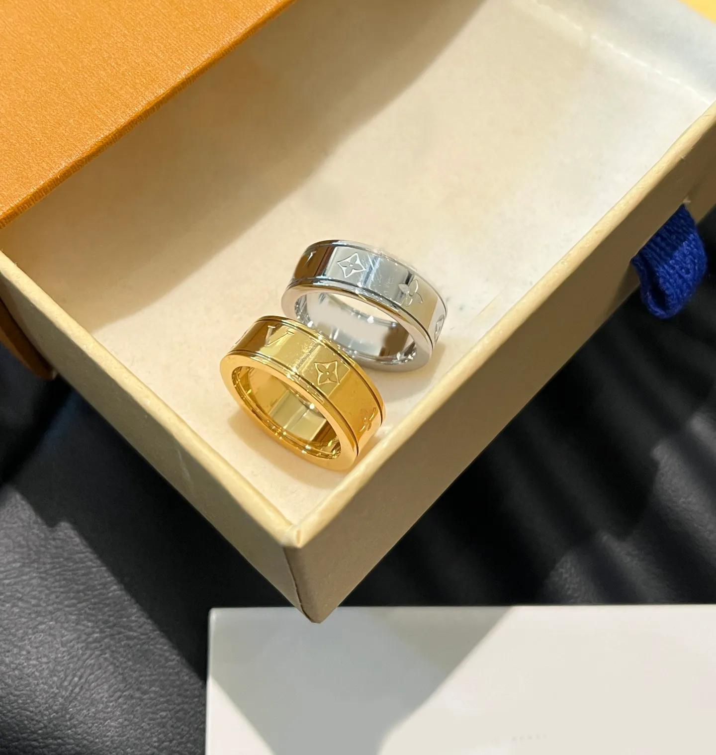Luxury Designer Rings Letter Clover Flower Rings Gold Silver Stainless Steel for Women Mens Ring Wedding Party Fashion Jewelry Couple Love Gift-image-790046347