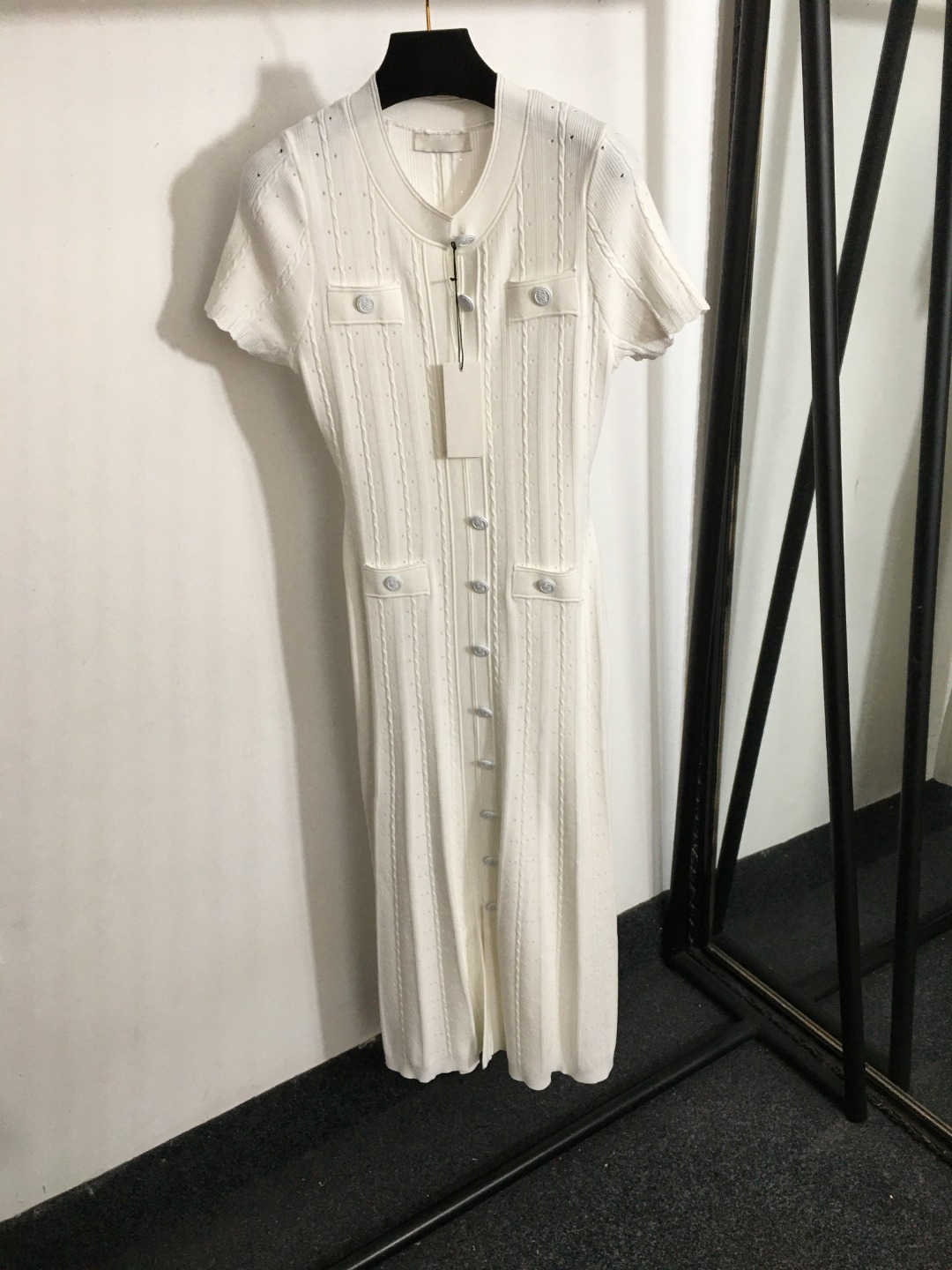 Sandro Designer Dress Womens Diamond Short Sleeve Knit Dresses Luxurious Button Lapel Waist Cinched Fashion Party 2026 Spring French Fragrant Women
