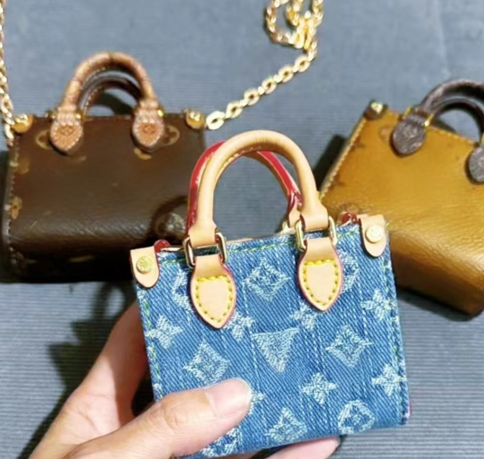 Designer V Mini Shopper Tote Bag Charm iconic Luxury Keychain Handmade Leather Keychains Man Woman Mini perfect Charm Wallet Bags Pendant Coins Purs
