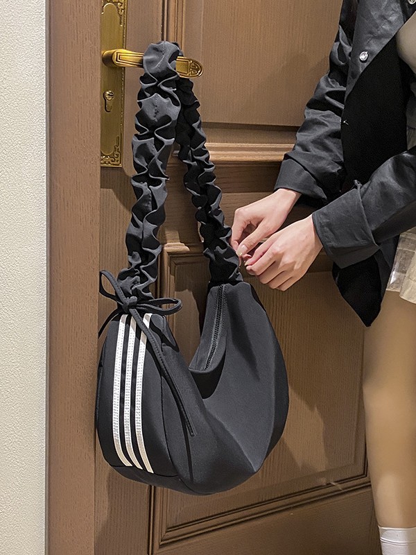 N09 Sac à bandoulière chic et féminin inspiré du sport, sac à main polyvalent à trois rayures de couleur unie