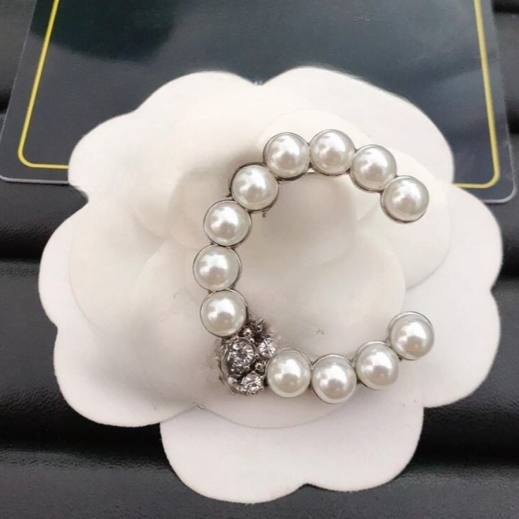 Brooches Luxury Brand Designer Brooches Fashion 18K Gold Plated Pin Pearl Brand Letter Pin Brooches Crystal Jewelry Accessorie Wedding Party Gift QQ