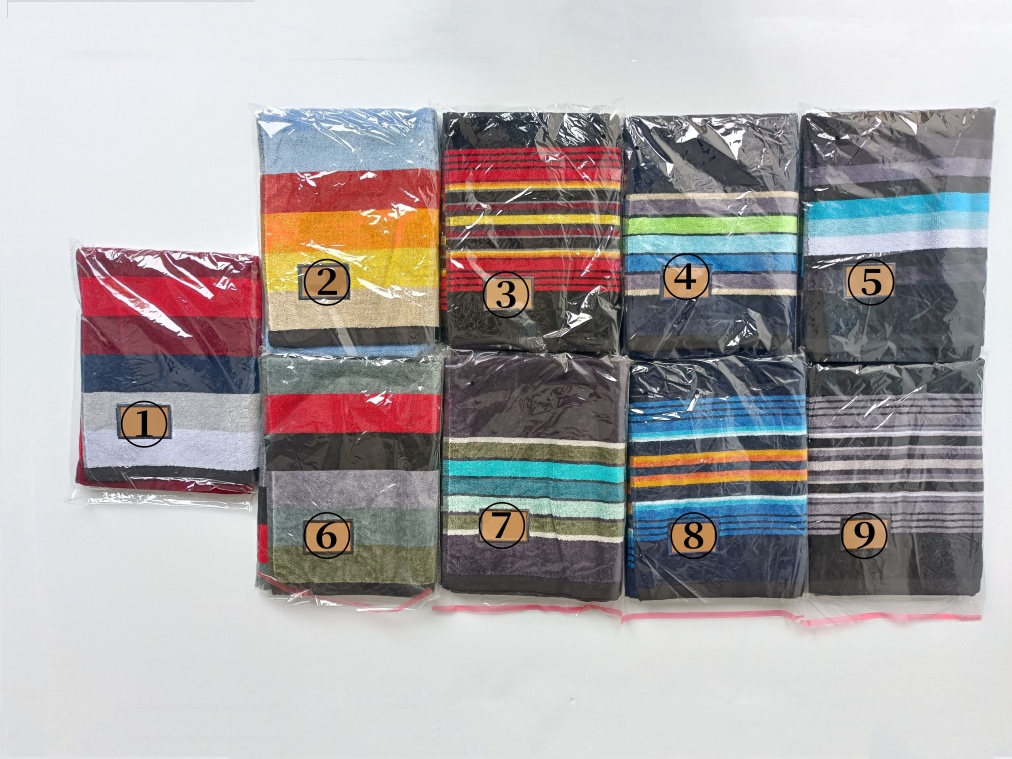 Golf sport towel, Made of pure cotton material, it is soft and highly absorbent. Specifically designed for golf enthusiasts with a logo.-image-1100744407