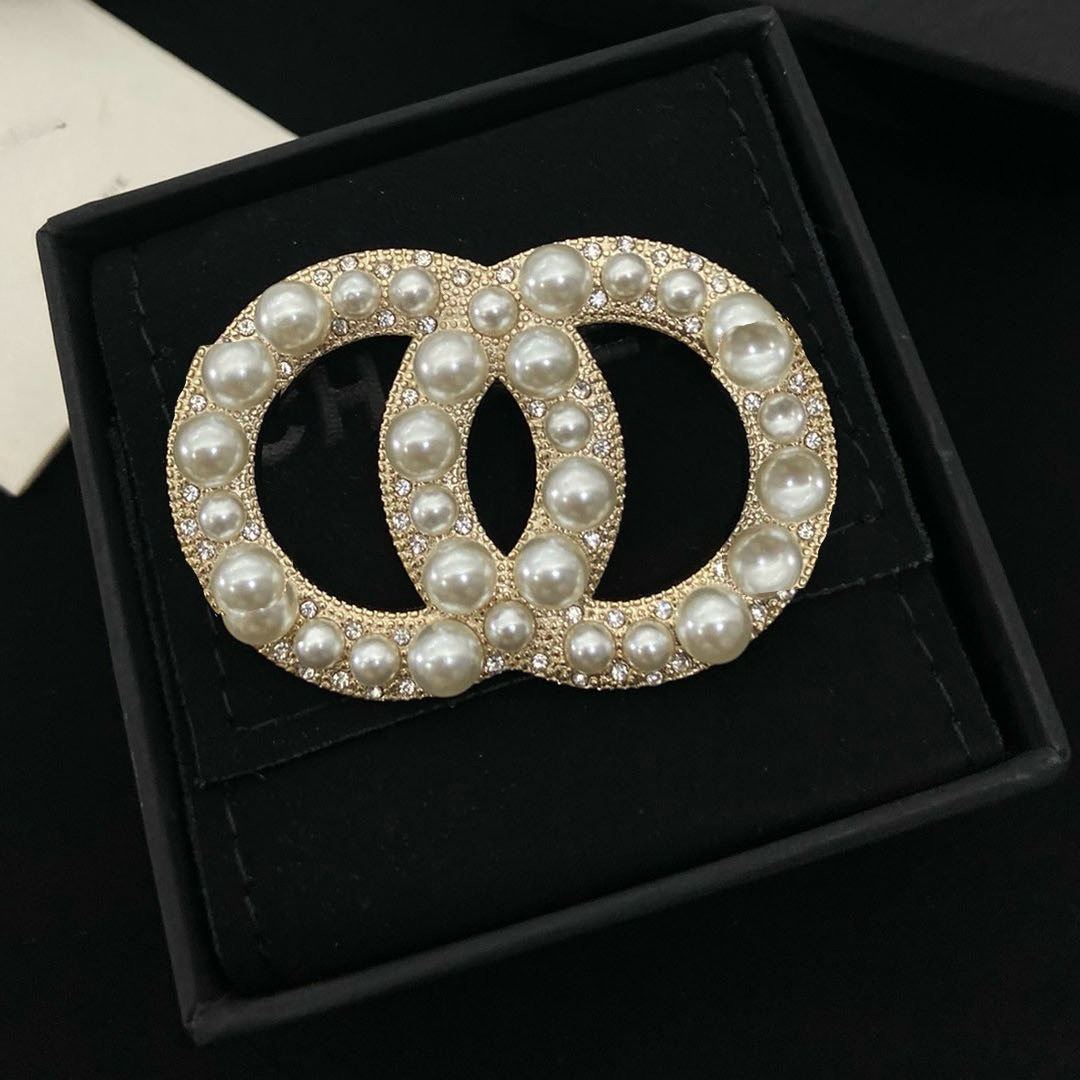 Luxury Diamond brooch Designer Jewelry Fashion Mens Womens Brand Letter Crystal Rhinestone Pin Wedding Party Gift Accessories