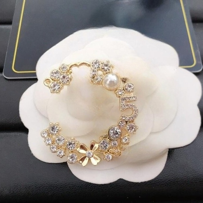 Brooches Luxury Brand Designer Brooches Fashion 18K Gold Plated Pin Pearl Brand Letter Pin Brooches Crystal Jewelry Accessorie Wedding Party Gift WW