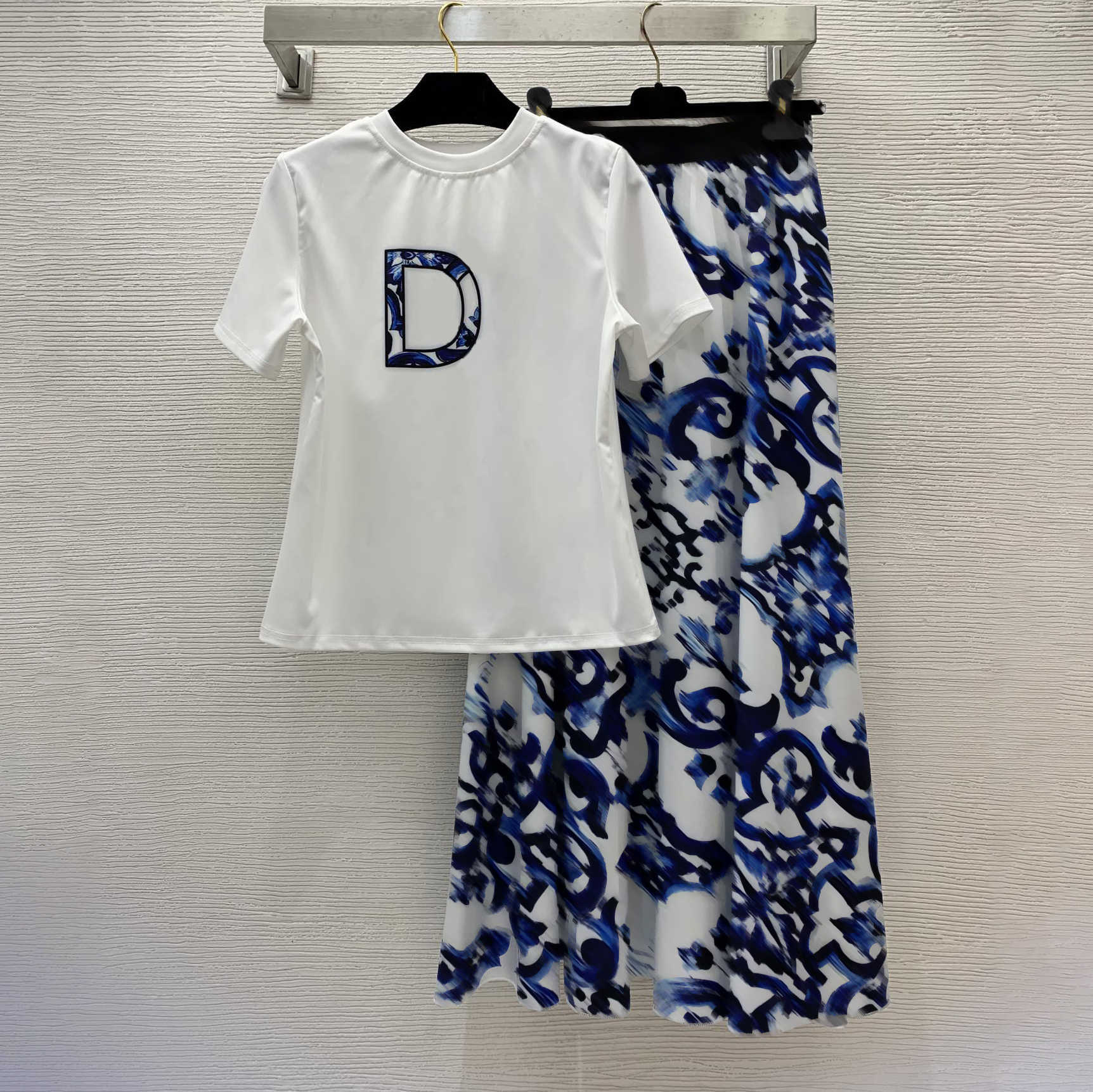 Robe deux pièces robe de créateur femme logo imprimé t-shirt à manches courtes élastique longue taille haute jupe plissée mode tenue quotidienne