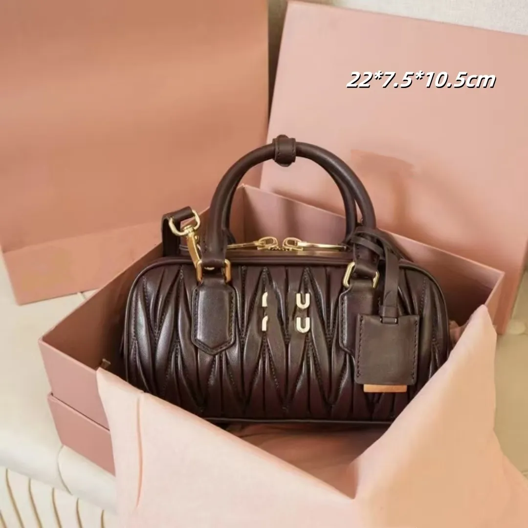 2026 Designer Bag MM Bowling Bag Boston Bag Leather Ruffled Fashion Luxury Bag Shoulder Bag for Hand Carry Crossbody Bag Fashion Pillows Bag with 7