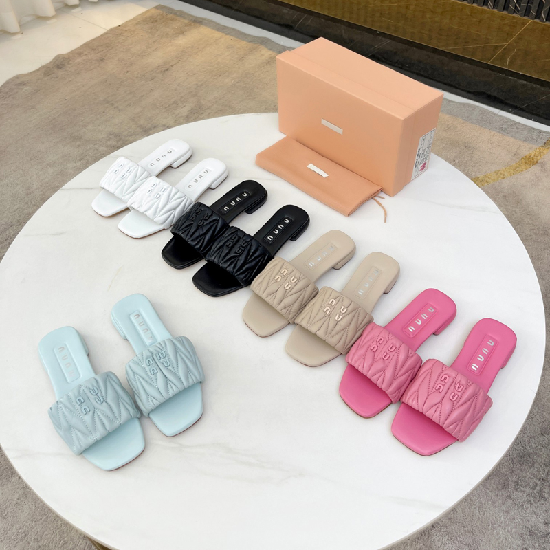 Nouveauté sandales pliantes designer Diapositives sandales de luxe Modèle irrégulier Chaussures décontractées Designer tissage Sliders mode extér