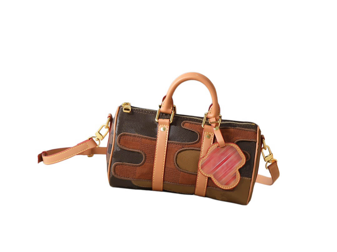 Ce sac de créateur s'inspire de l'artisanat du patchwork et du style classique ;Bandoulière : bandoulière mi-longue amovible et réglable