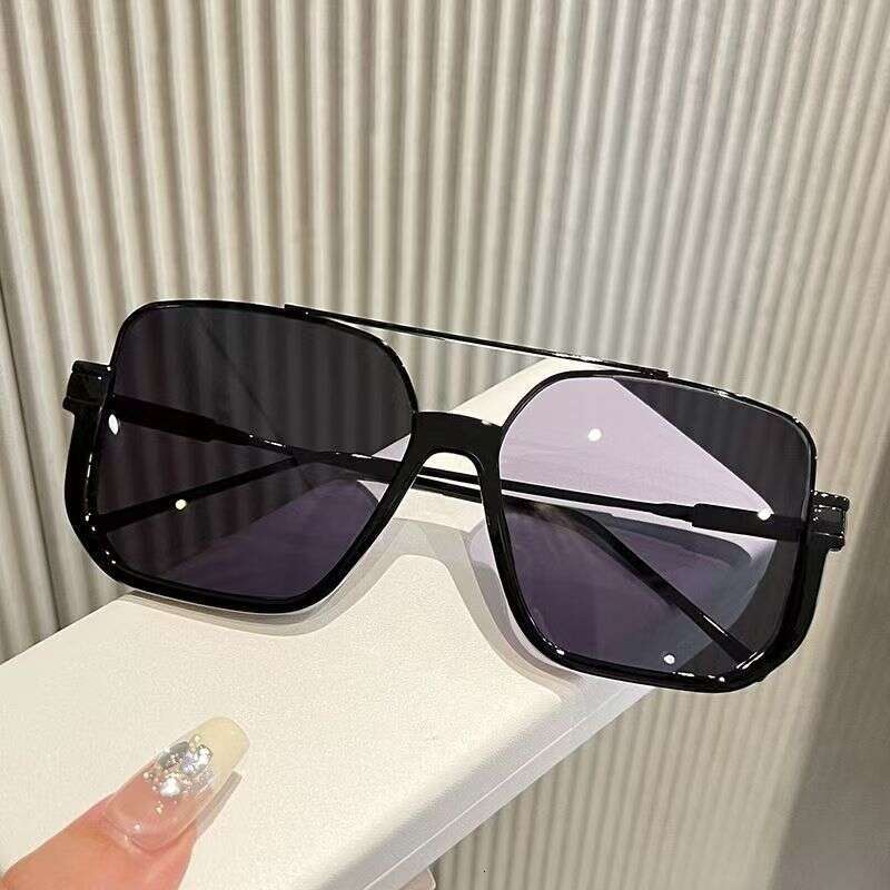 Retro Lower-Frame Brown For Women, High-End European And American Fashion, Influencer Style, Natural Makeup Look, Beauty-Enhancing Sunglasses Chunji
