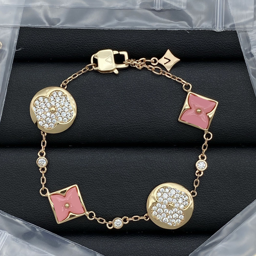 Charm Bracelet with Pearl Chains and Crystal Flower Letter Bangle Designer Beaded Bracelets Women High Quality Fashion Jewelry for Any Ocn