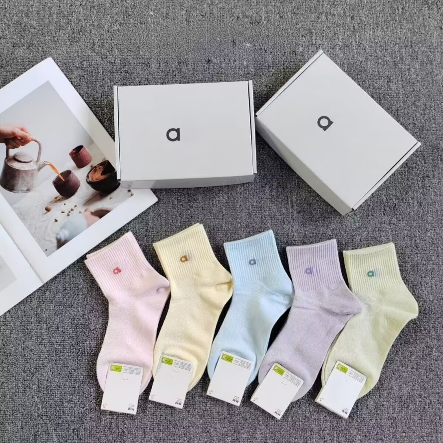 2026 new designer letter 5-pair set of candy-colored mid-calf socks suitable for all seasons fashionable sports womens socks box packaging wholesale at a low price $22